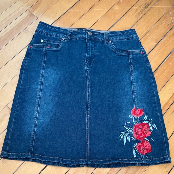 Y2K Embroidered Denim Midi Skirt with Red Floral Design Vintage - Picture 1 of 2